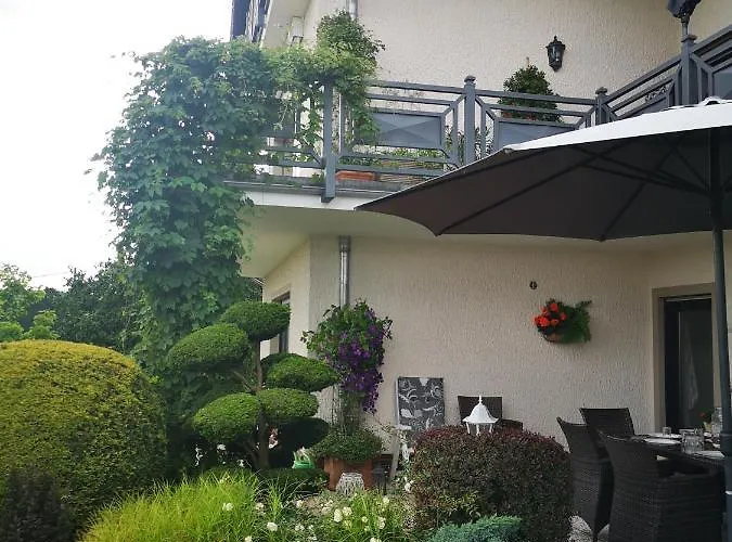 לינה וארוחת בוקר Haus Diana