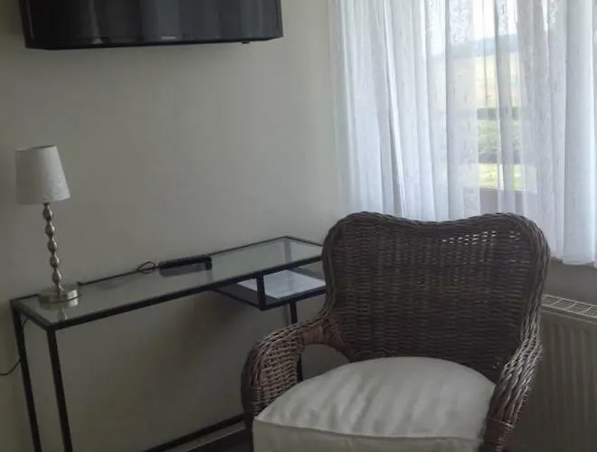 לינה וארוחת בוקר Haus Diana 3*